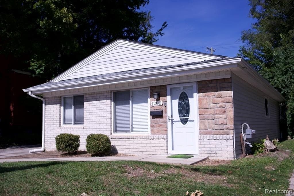 1205 E 14 Mile Rd, Birmingham