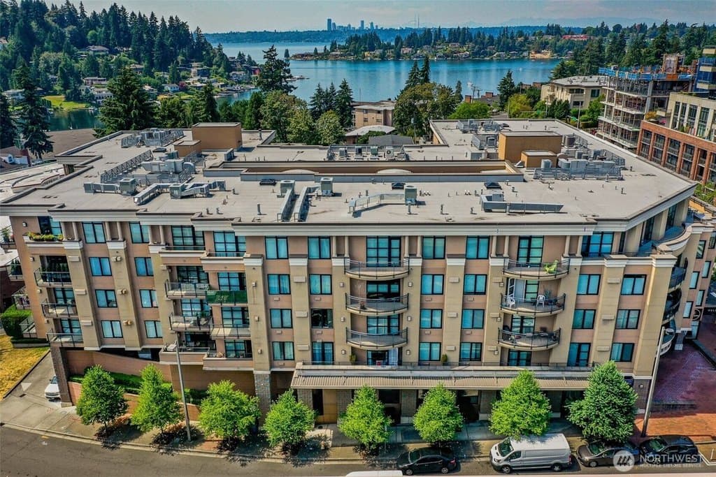 10047 Main St Apt 206, Bellevue