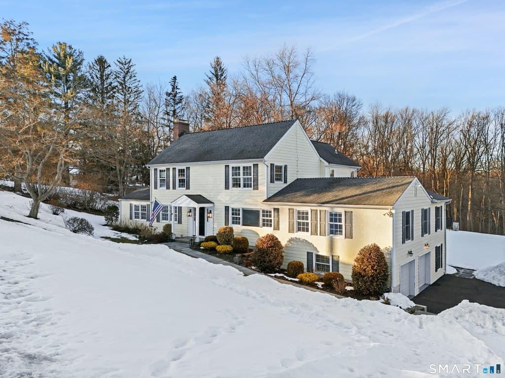 72 Barclay Dr, Stamford