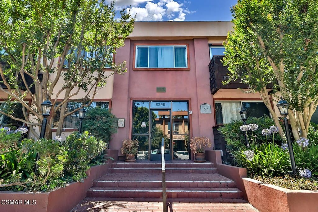 5349 Newcastle Ave Apt 28, Encino