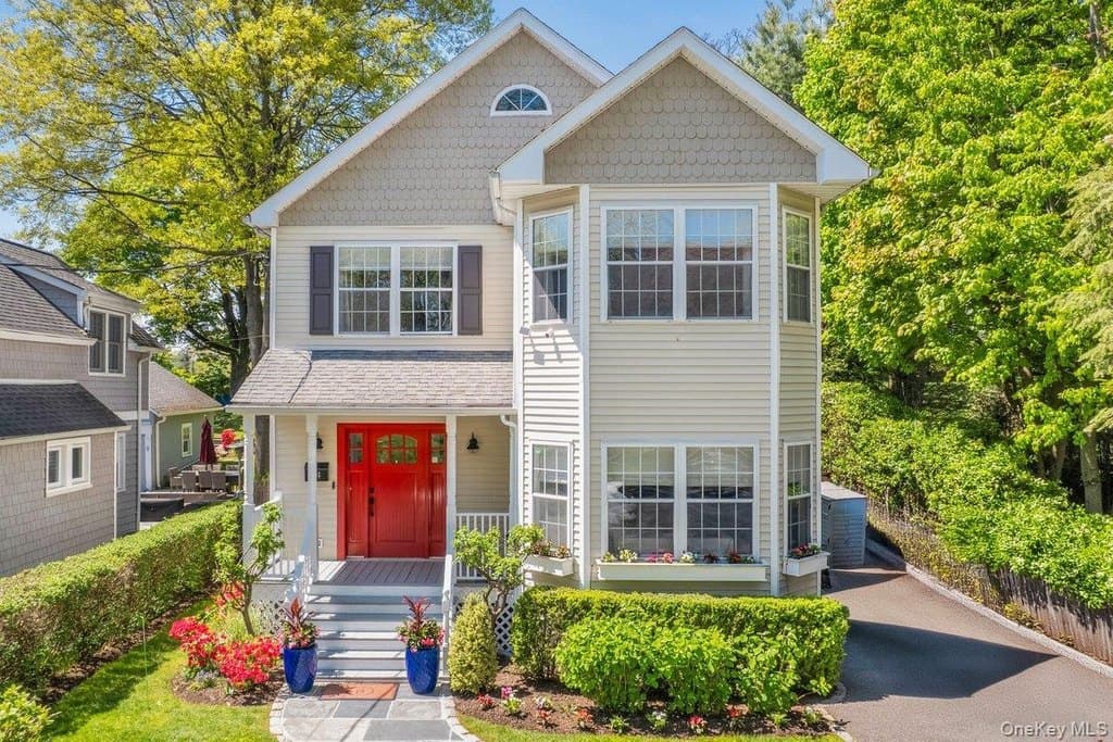 34 Davis Ave, Rye