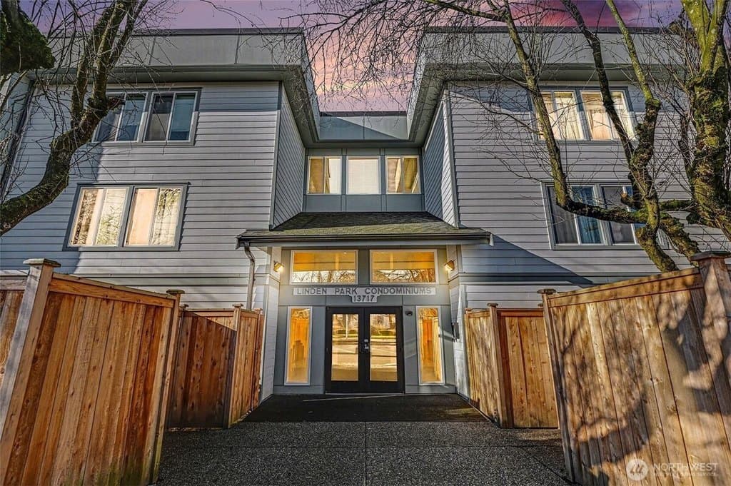 13717 Linden Ave N Apt 229