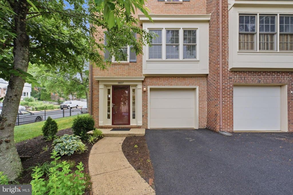 3807 Vermont Ct