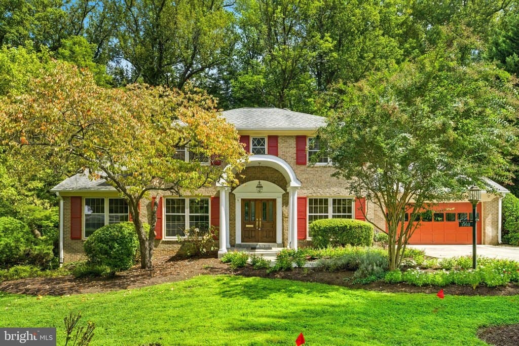 1560 Forest Villa Ln, McLean