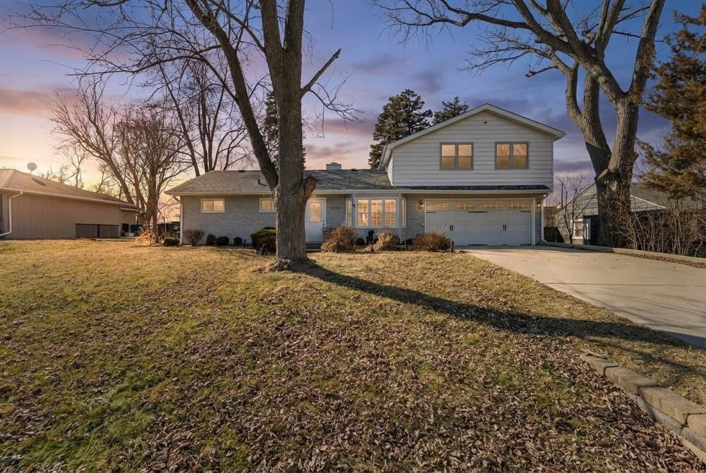 5524 S Bruner St, Hinsdale