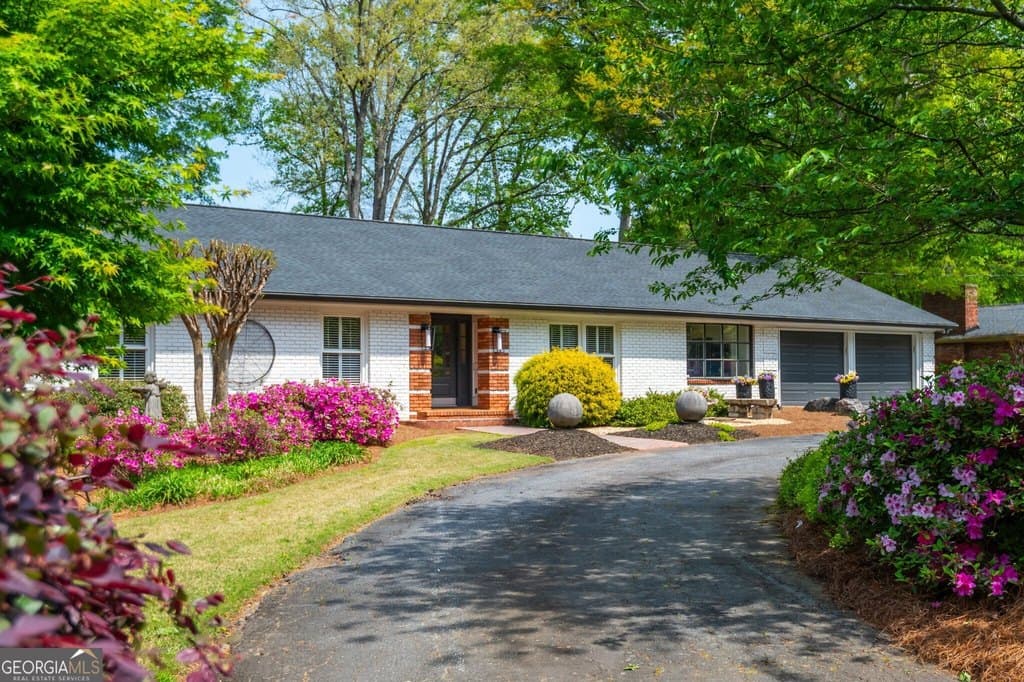 1775 Crestline Dr NE