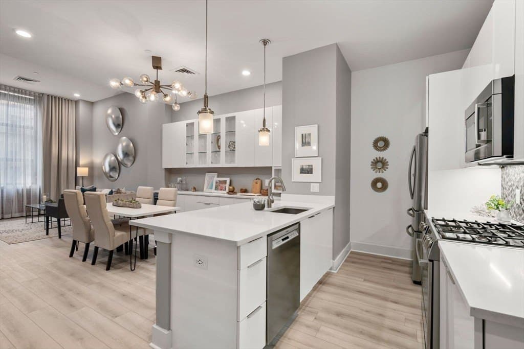 121-127 Portland St Unit 202