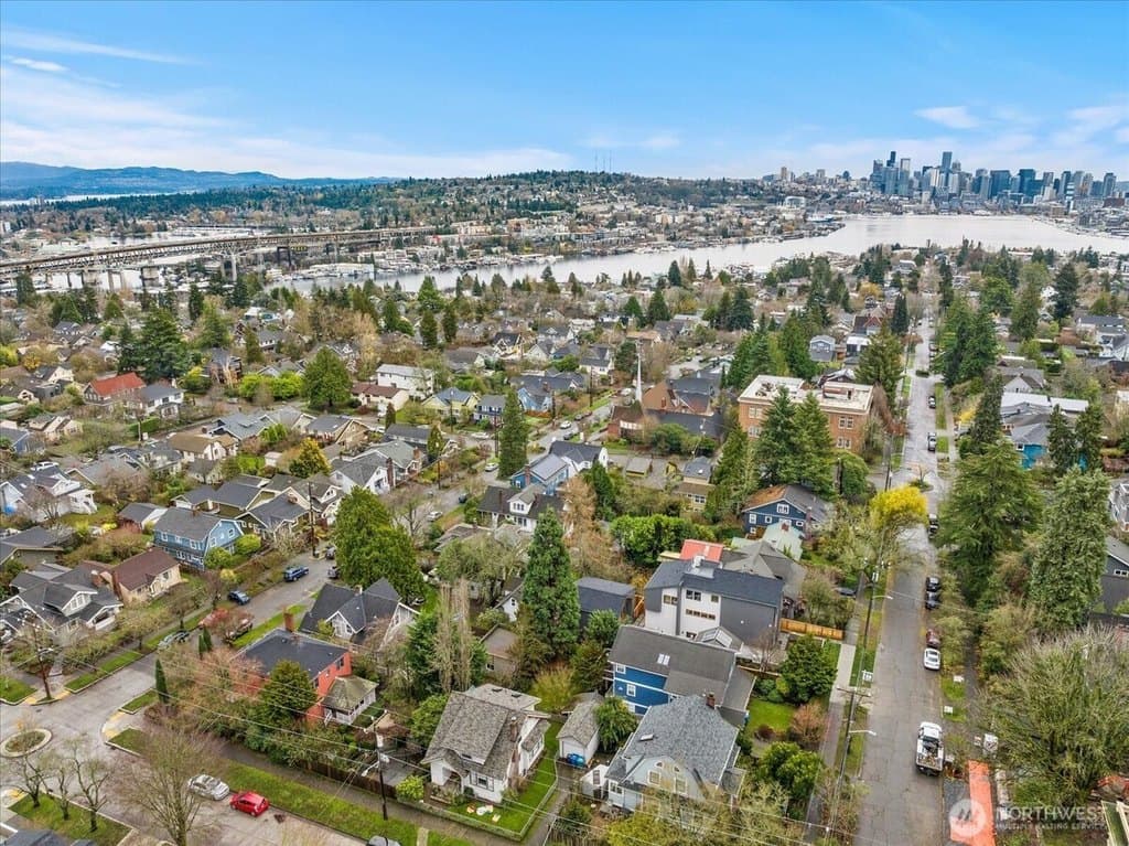 4222 Meridian Ave N Unit B