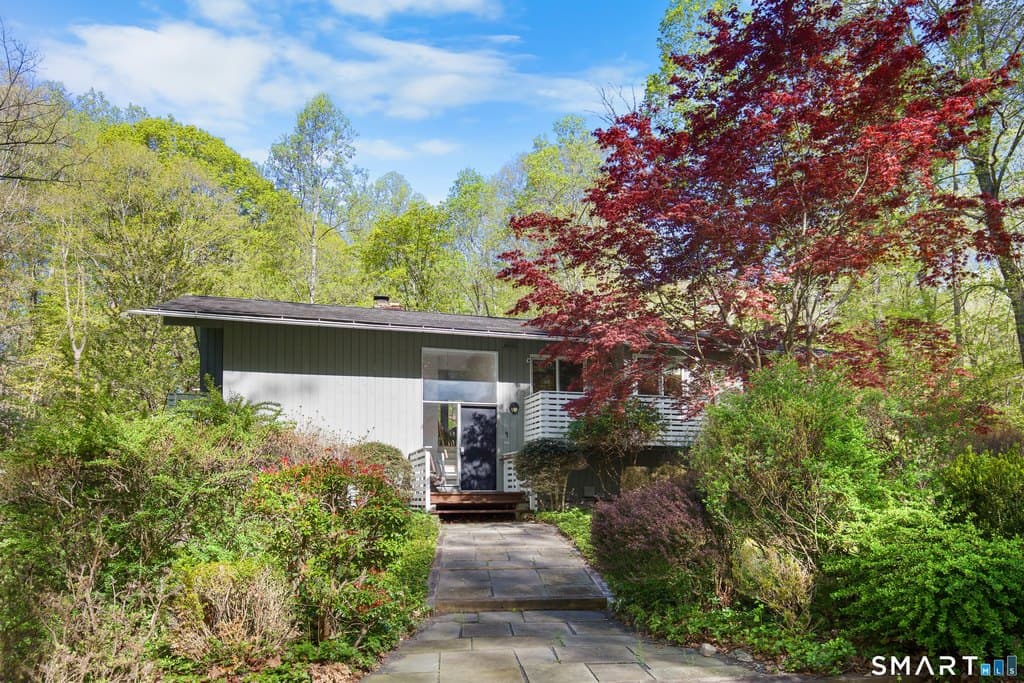 4 Baywood Ln, Westport