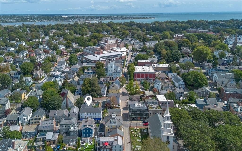 130 Spring St, Newport