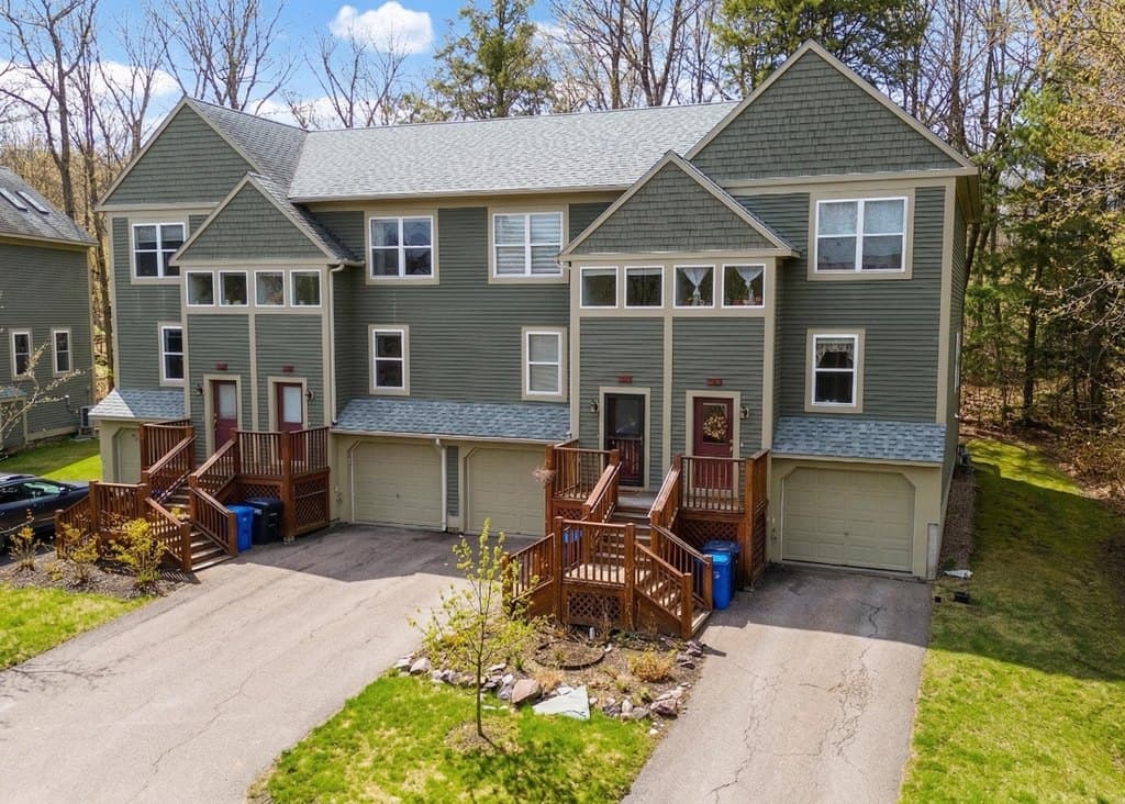 106 E Redrock Dr, Burlington