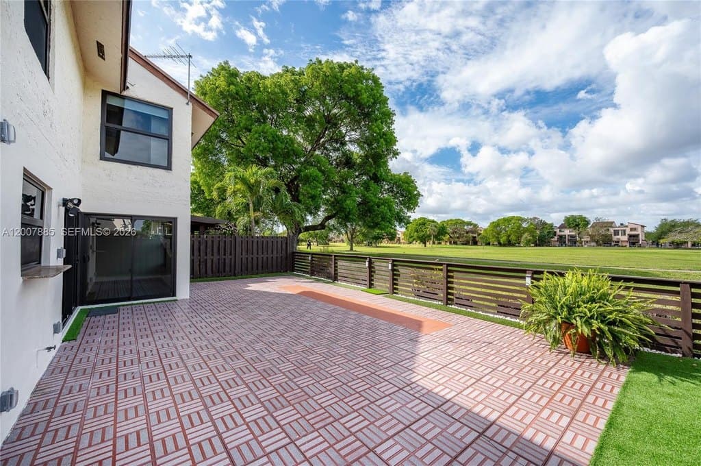 10340 NW 5th Ter Unit 1-26