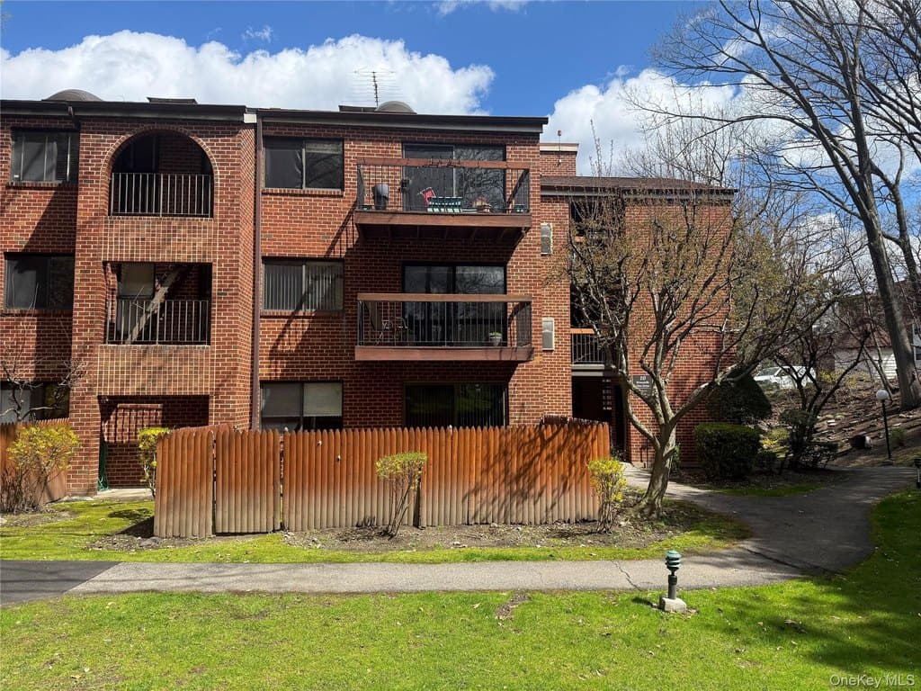 10 Bronxville Glen Dr Apt 1, Bronxville