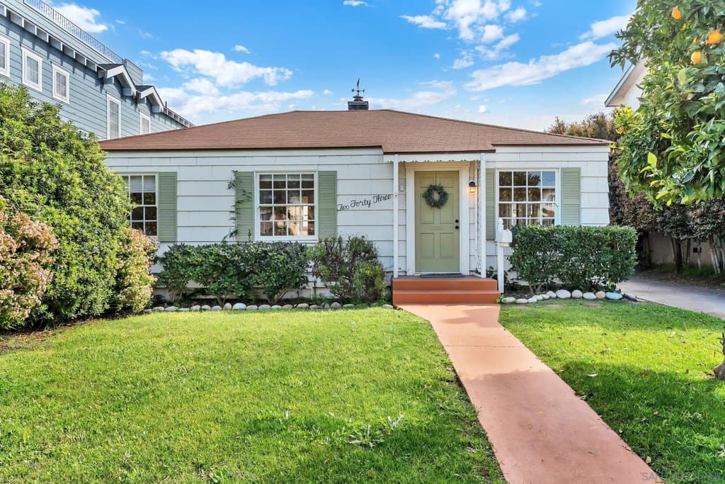 241-243 F Ave, Coronado