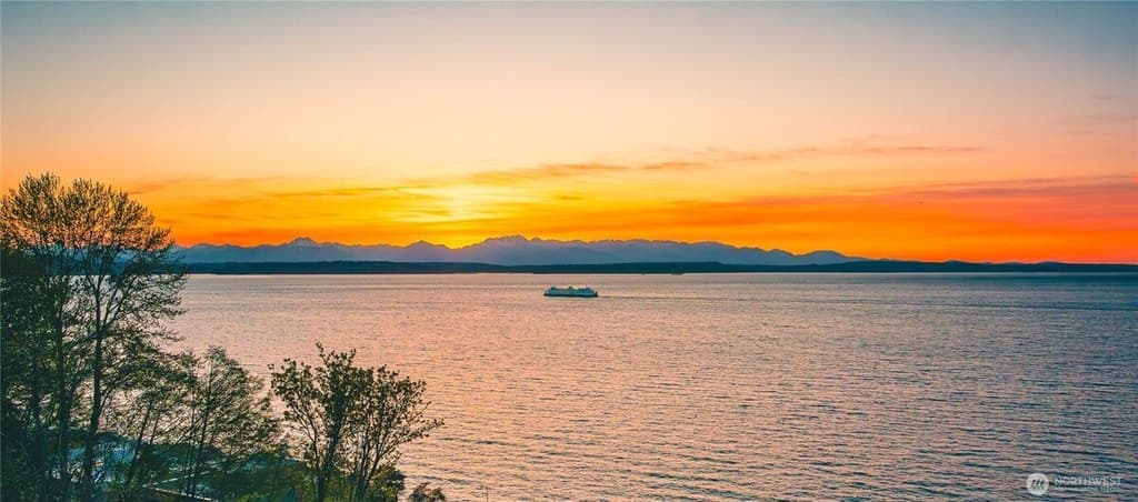 1017 California Ln SW