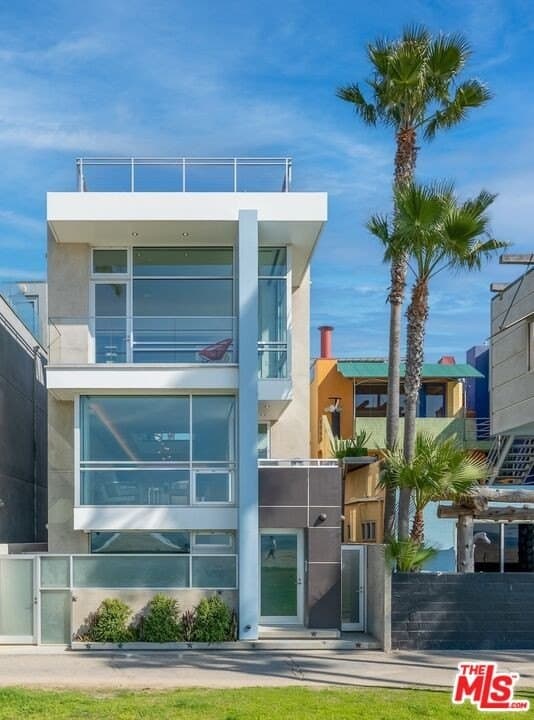 2505 Ocean Front Walk, Venice