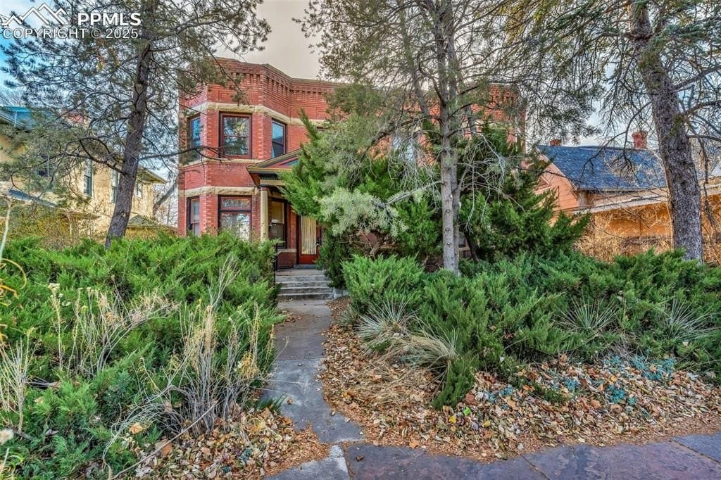 222-224 W Abriendo Ave