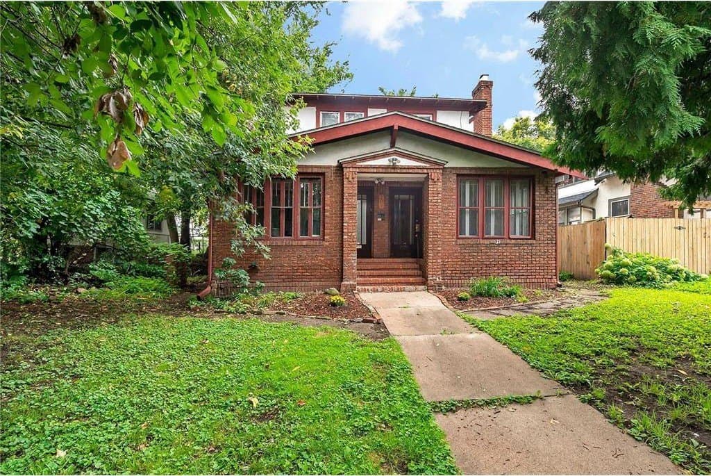 209 Cedar Lake Rd N, Minneapolis