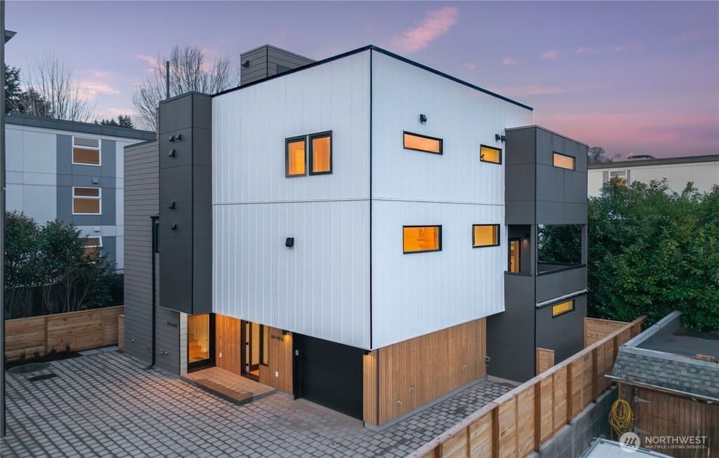 3646 Greenwood Ave N Unit A, Seattle