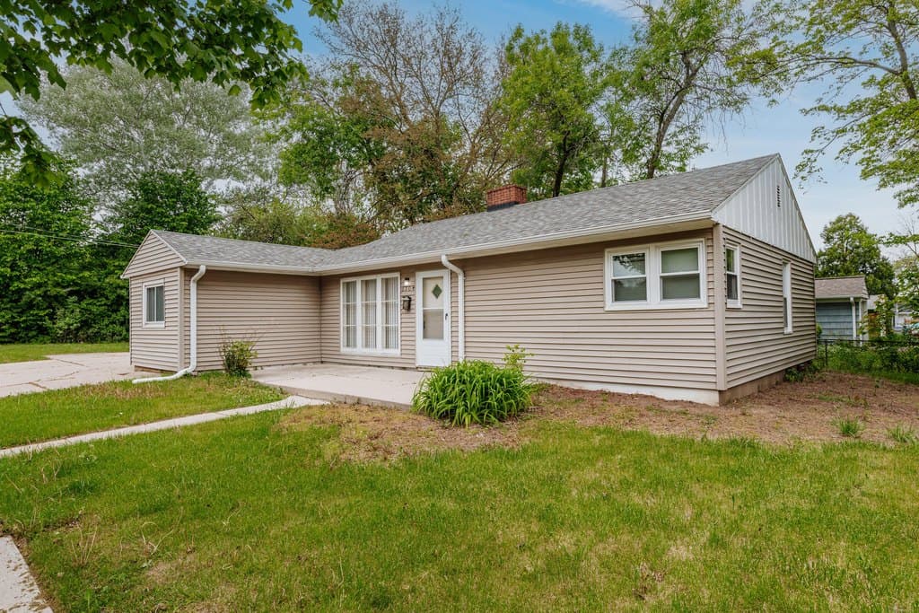 6304 W Nash St, Milwaukee