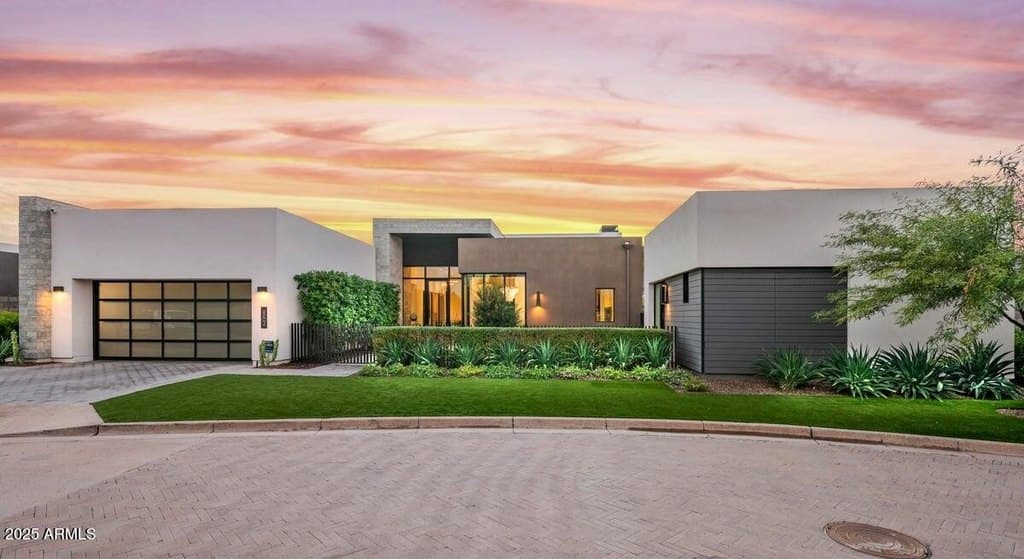 6802 E Joshua Tree Ln, Paradise Valley