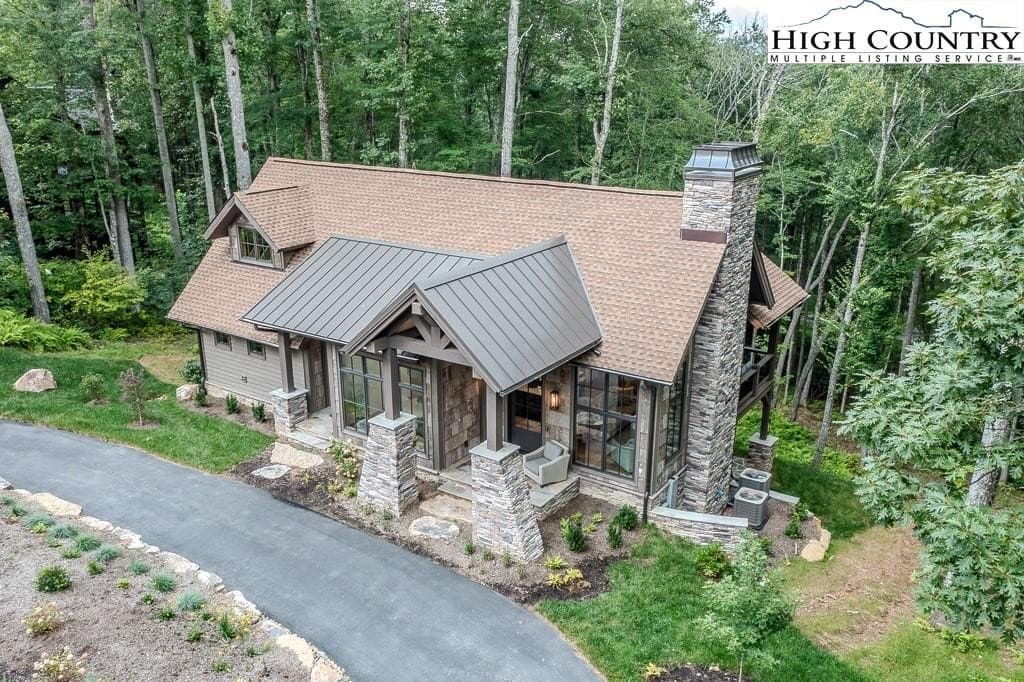 929 Sweetgrass Dr, Blowing Rock