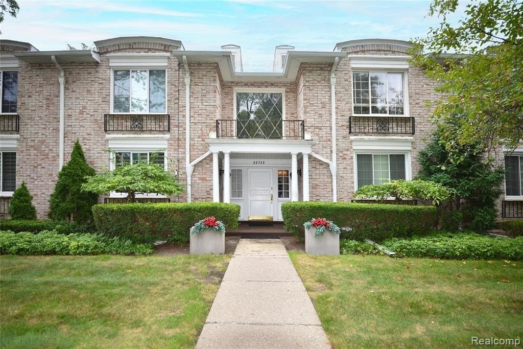 40740 Woodward Ave Unit 38, Bloomfield Hills