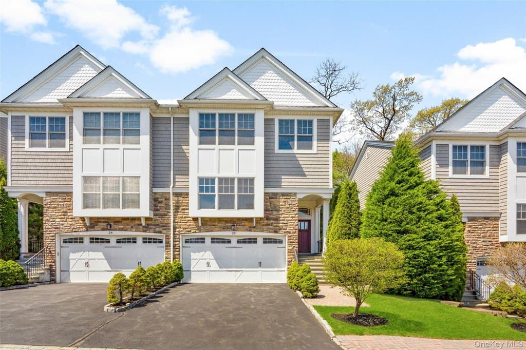 22 Hidden Ridge Ct, Scarsdale