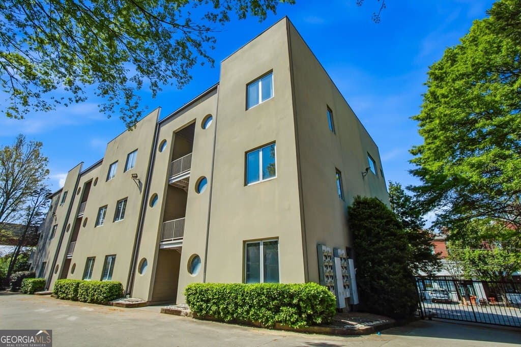 15 Waddell St NE Ste 303