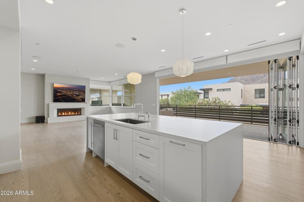 5541 E Stella Ln, Paradise Valley