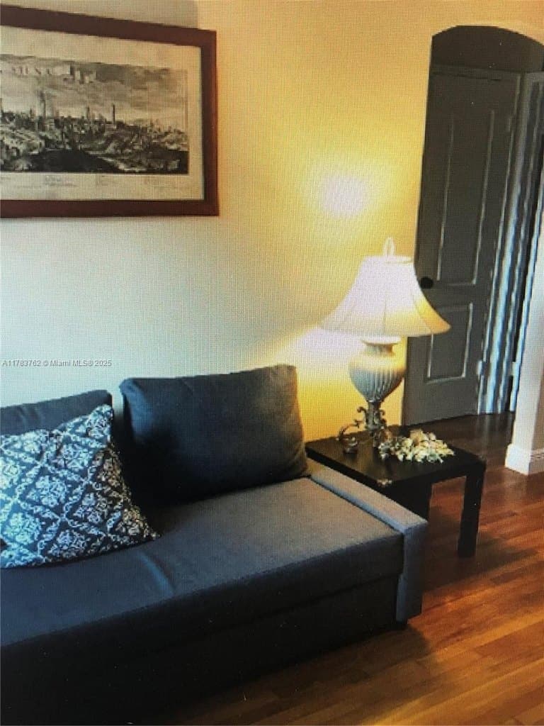 30 Almeria Ave Apt 6, Coral Gables