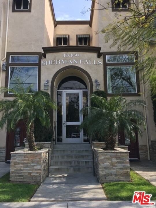 13360 Burbank Blvd Apt 10