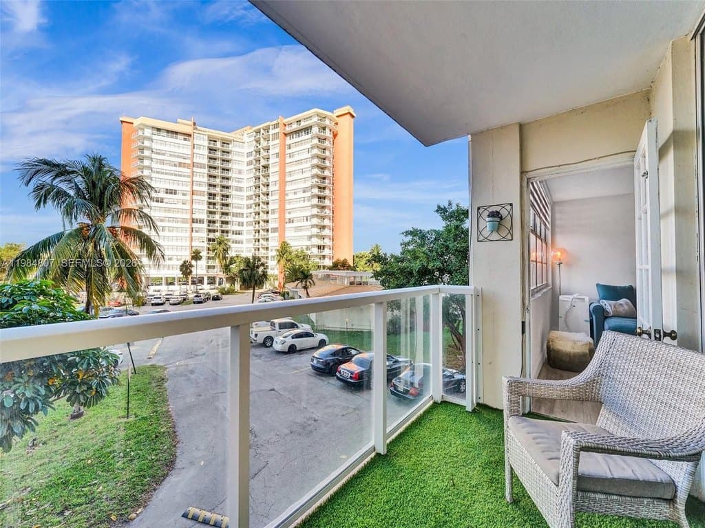 1351 NE Miami Gardens Dr Apt 203E