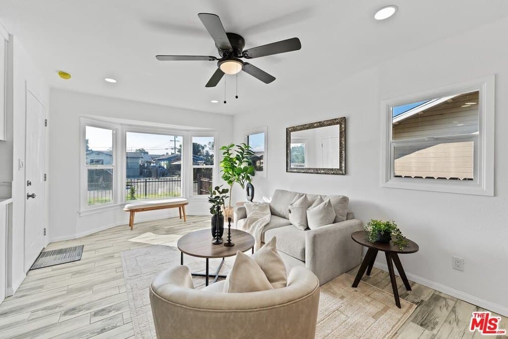 1619 W 68th St, Los Angeles