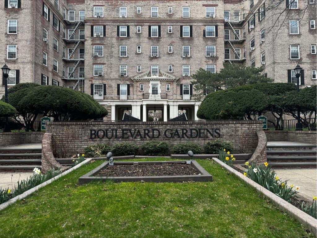 55-01 31st Ave Unit 1D, Queens