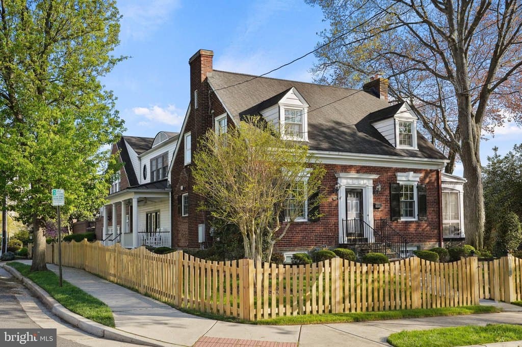 600 Upland Pl, Alexandria