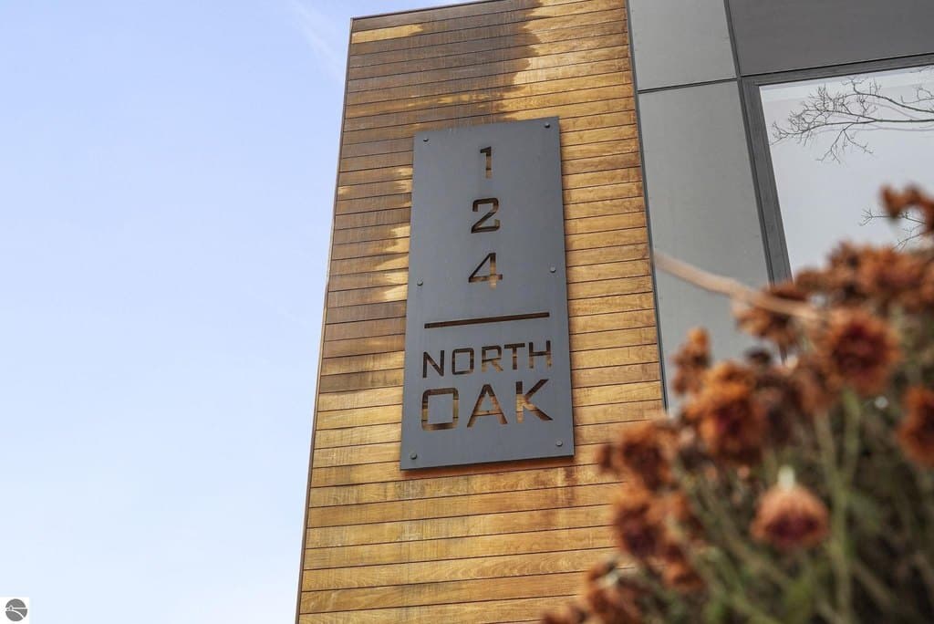 124 N Oak St, Traverse City