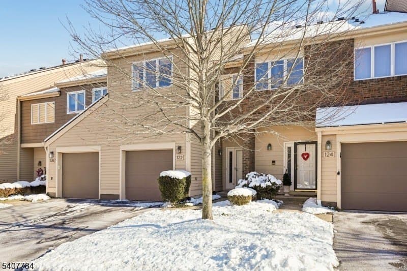 122 Hempstead Ct, Madison