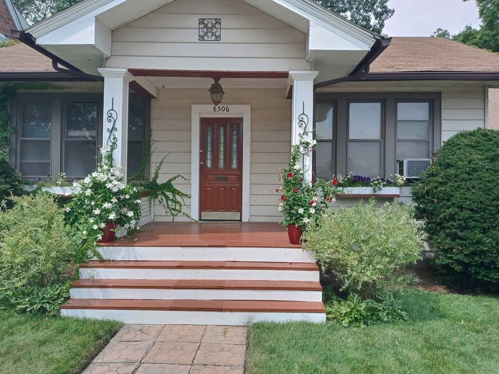 8506 S Euclid Ave