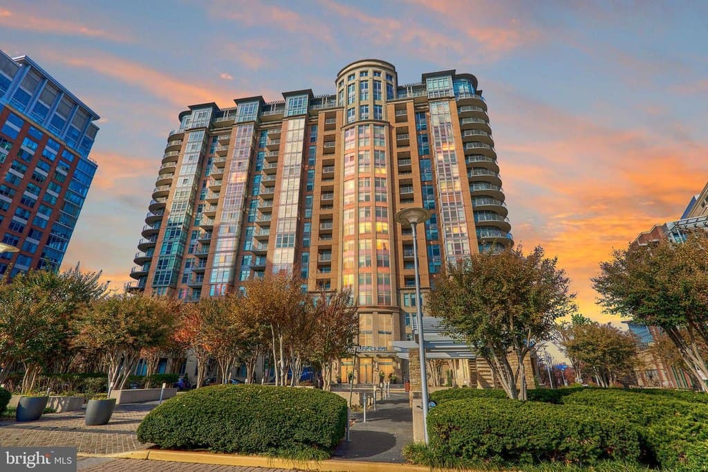 8220 Crestwood Heights Dr Apt 714, McLean