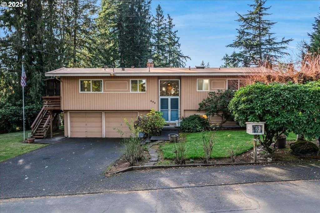 690 Marylhurst Dr, West Linn