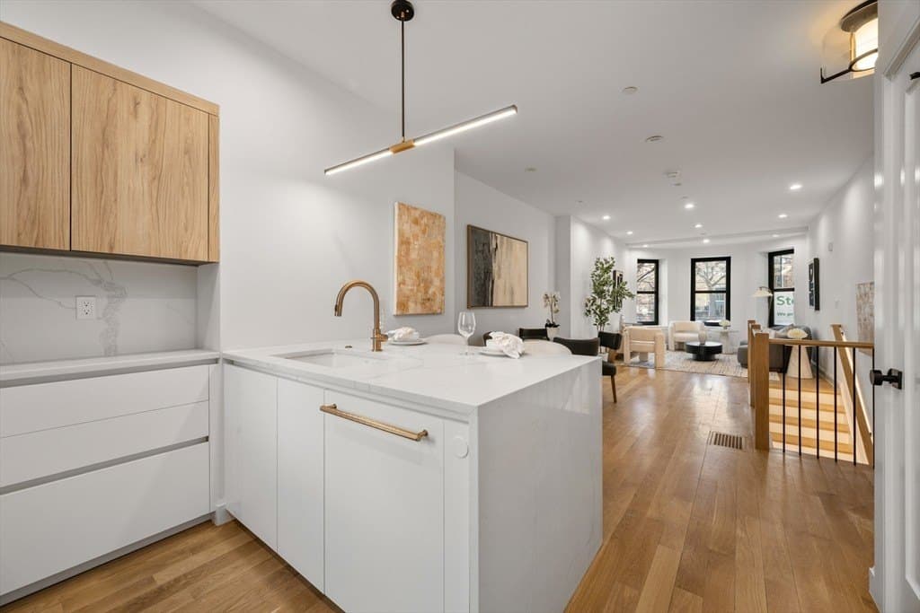 1618 Beacon St Unit A, Brookline