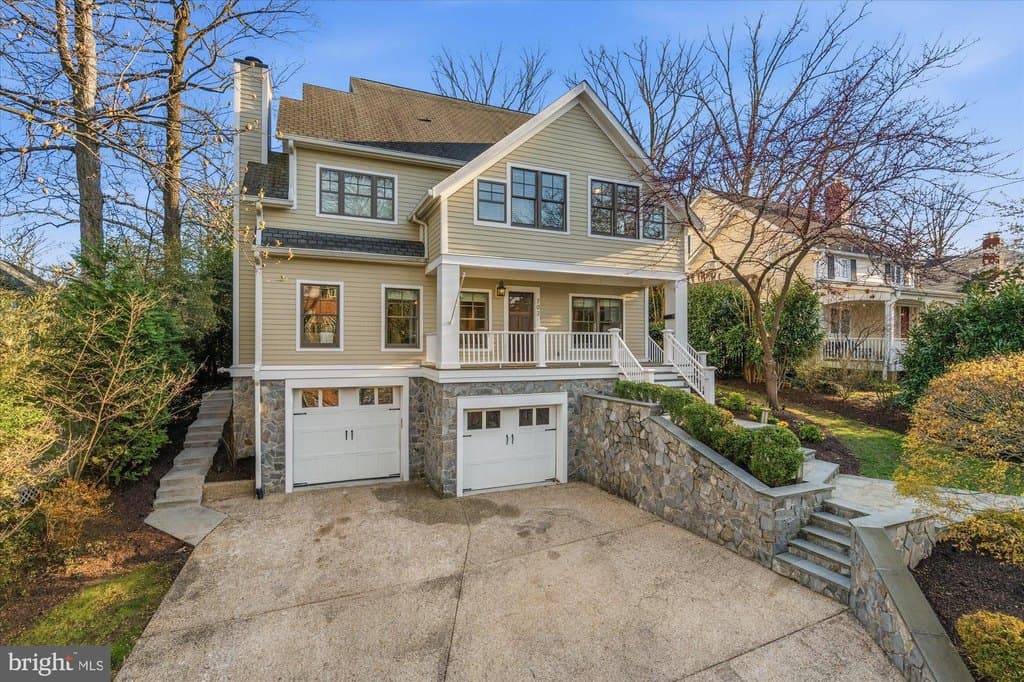 702 Enderby Dr, Alexandria