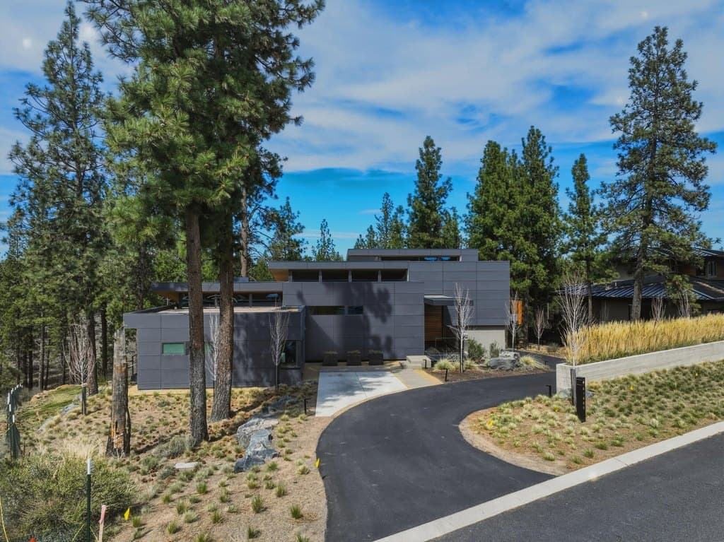 61865 Hosmer Lake Dr, Bend