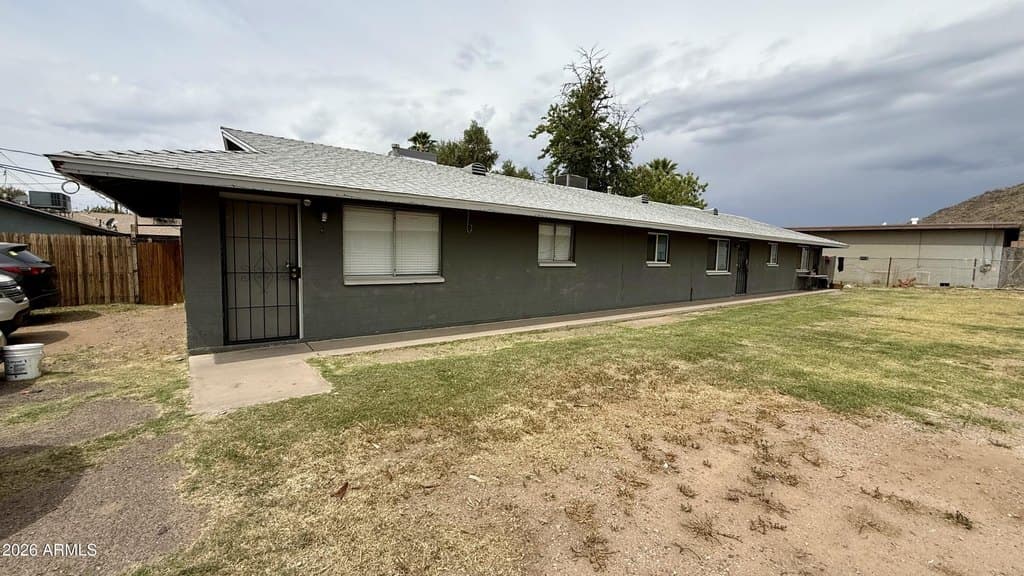 1638 W Desert Cove Ave Apt B