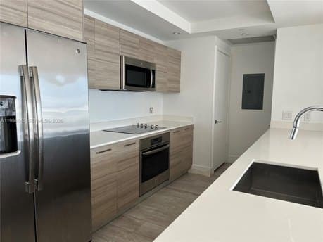 121 NE 34th St Unit 1207