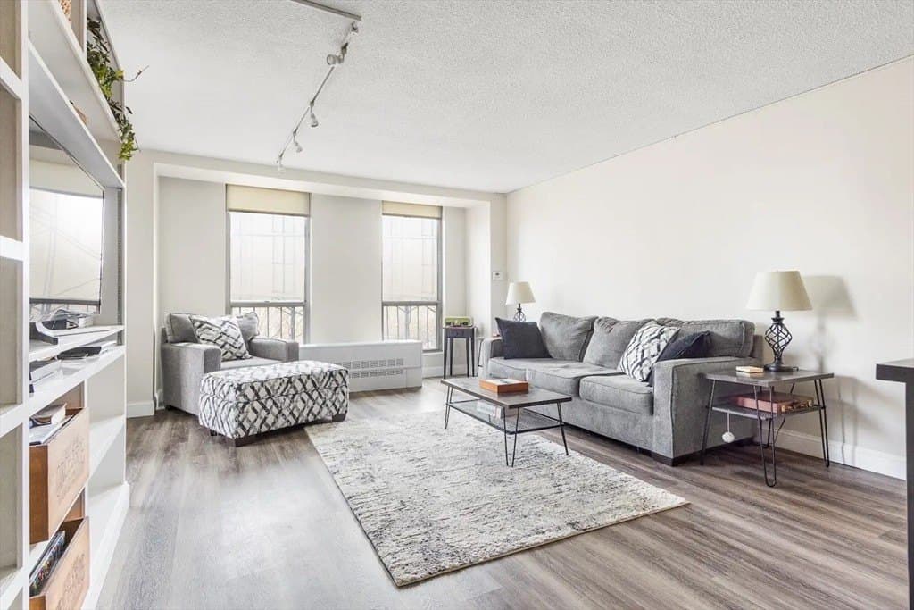 33 Pond Ave Apt 524, Brookline