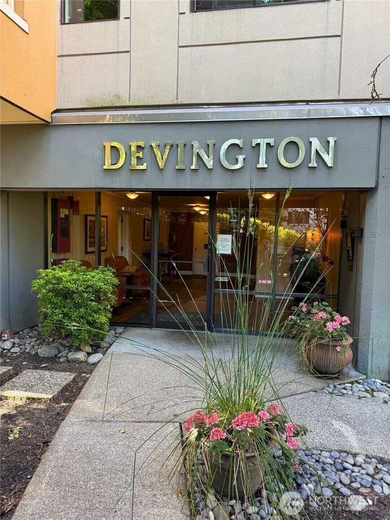 7600 SE 29th St Apt 501, Mercer Island