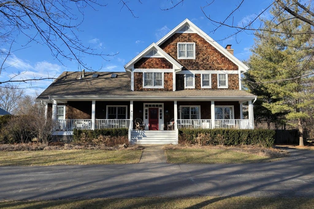 1190 W Old Mill Rd, Lake Forest