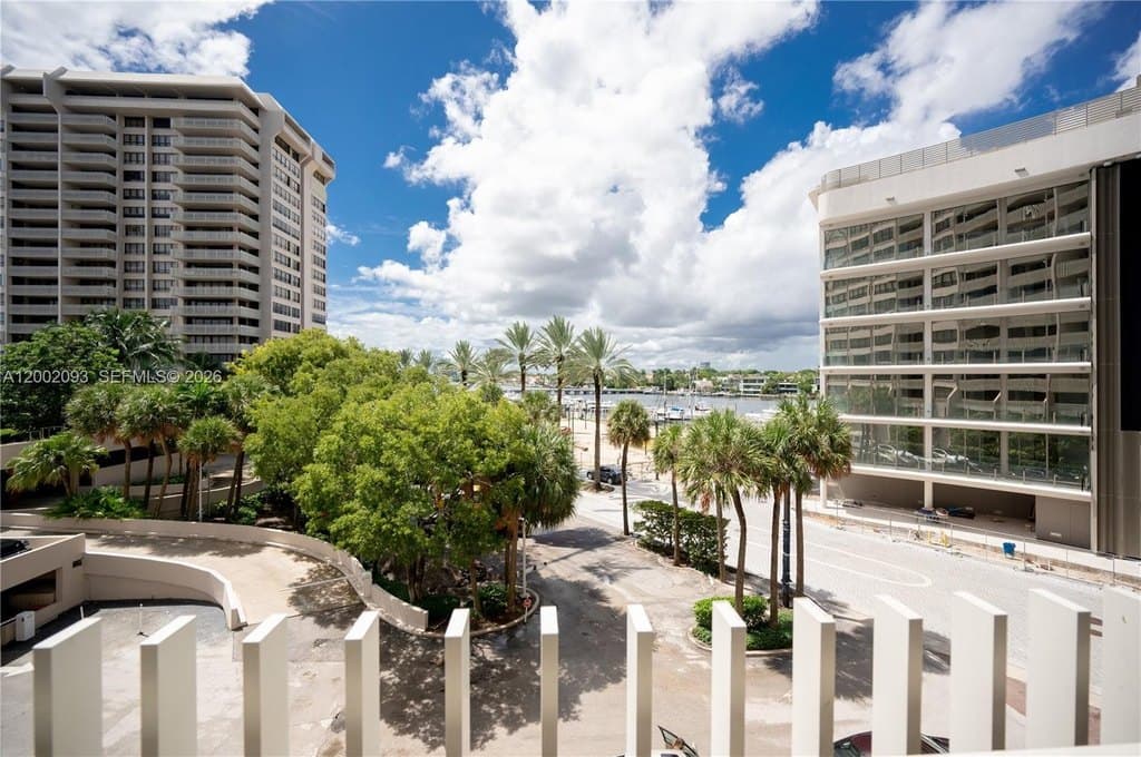 3 Grove Isle Dr Unit C308